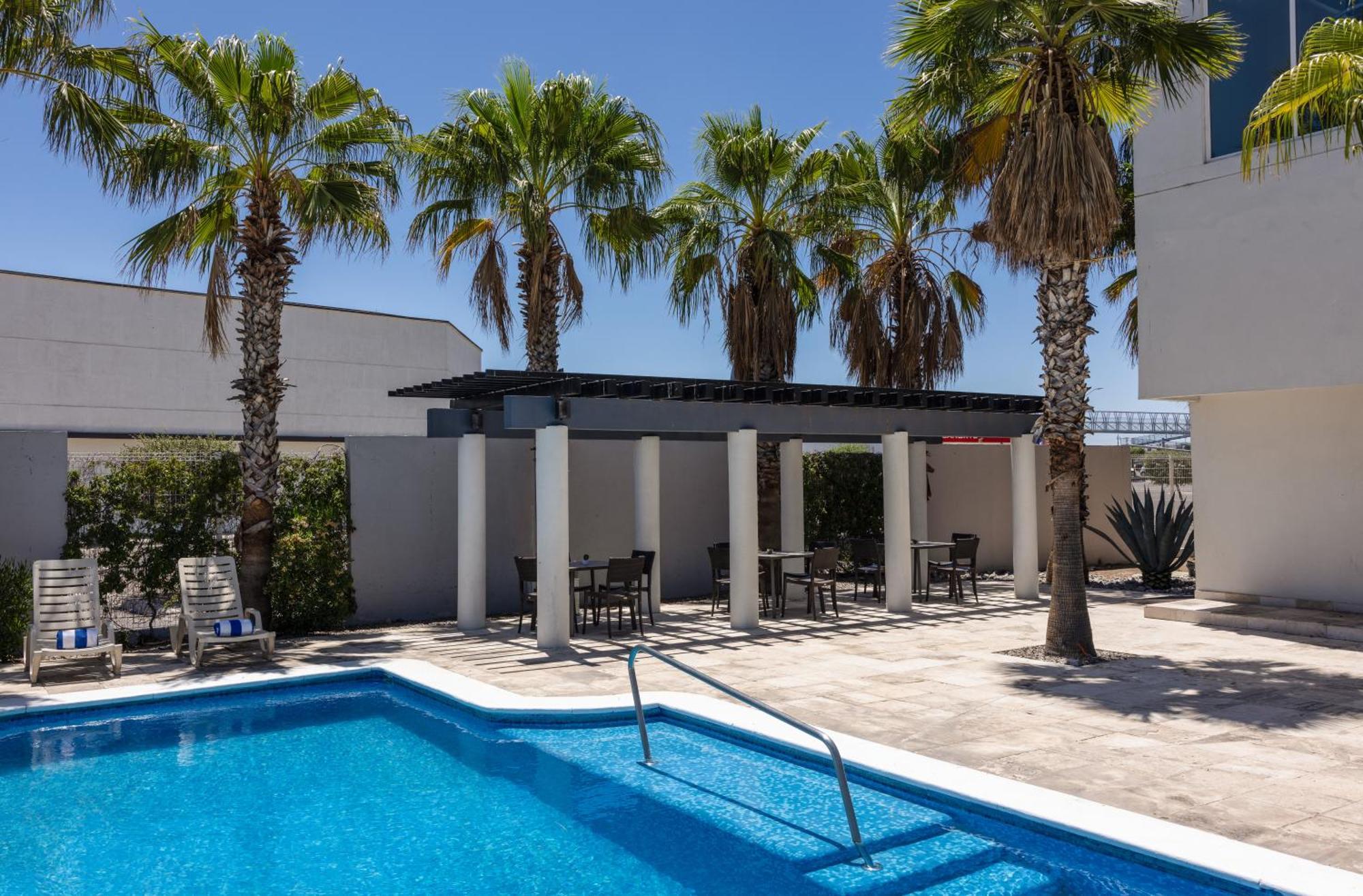 Courtyard By Marriott Hermosillo Bagian luar foto