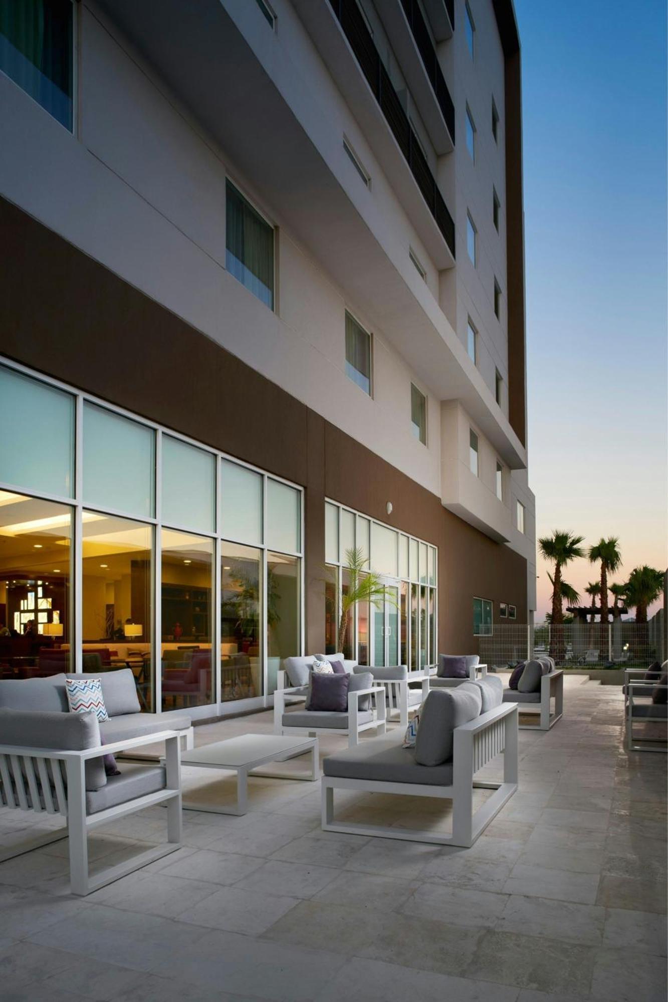 Courtyard By Marriott Hermosillo Bagian luar foto