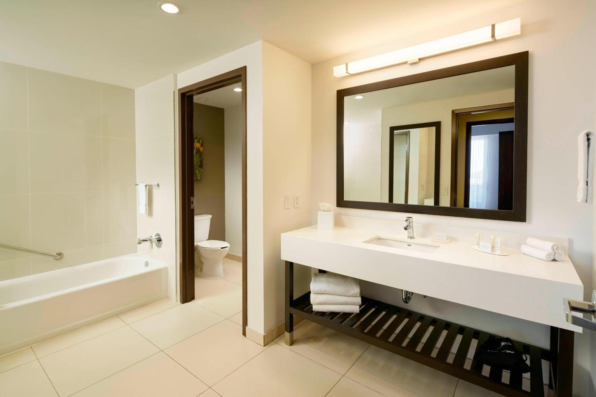 Courtyard By Marriott Hermosillo Bagian luar foto